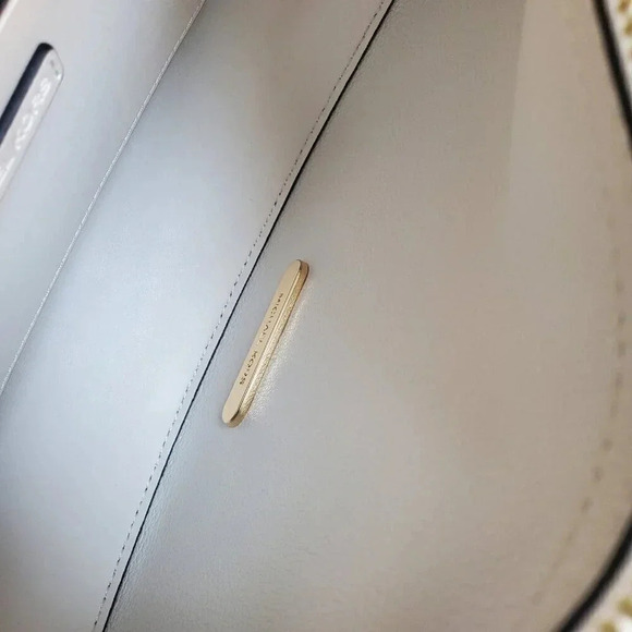 Michael Kors half moon crossbody - Picture 6 of 10